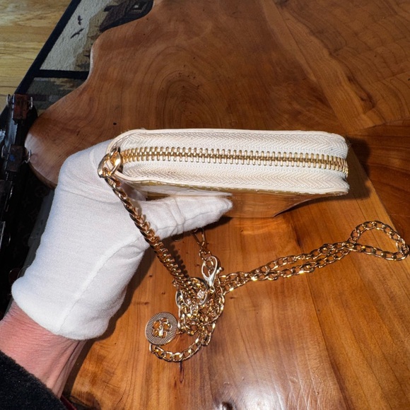 Louis Vuitton
2008 LV Monogram Zippy Wallet vintage yellow - Picture 8 of 17